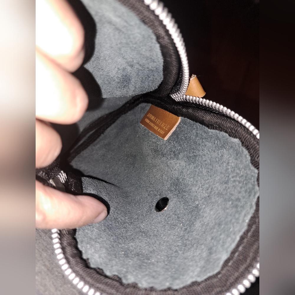 Divina Firenze black and tan pebbled leather small crossbody bag, like new. - Picture 3 of 4